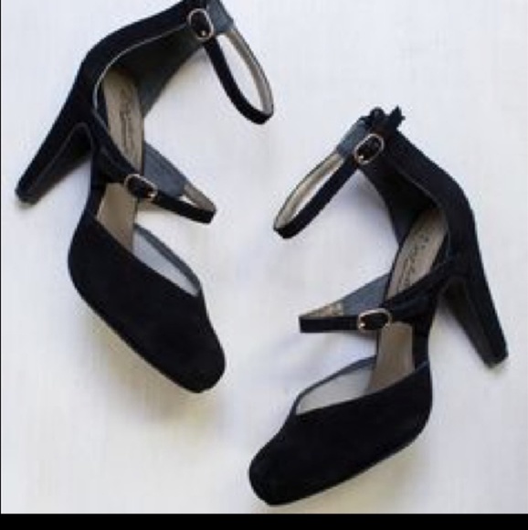 Seychelles Shoes - Size 10 Seychelles Black Harp Heels